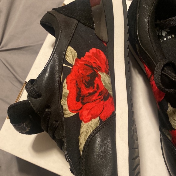 Like new Yellow Box shoes - Picture 7 of 7